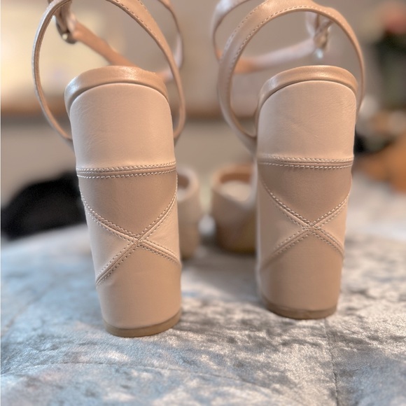 Patterned heals - Picture 3 of 5